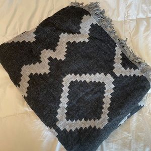 Aritzia Diamond Mosaic Blanket Scarf